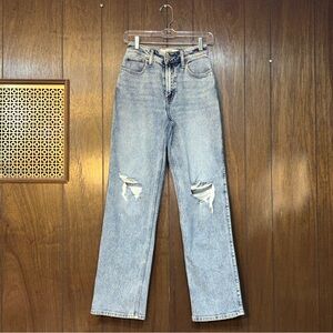 Hollister Ultra High-Rise
Dad Jeans — Women's W24